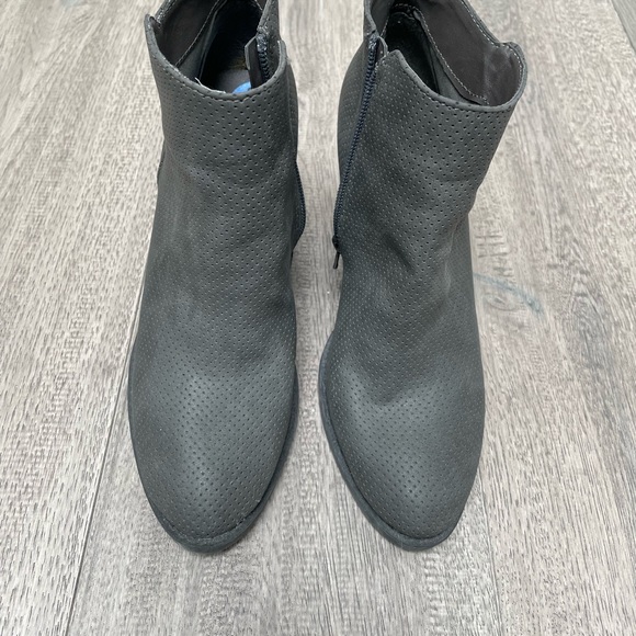 Esprit chunky heel booties, grey, size 7.5 - Picture 2 of 6
